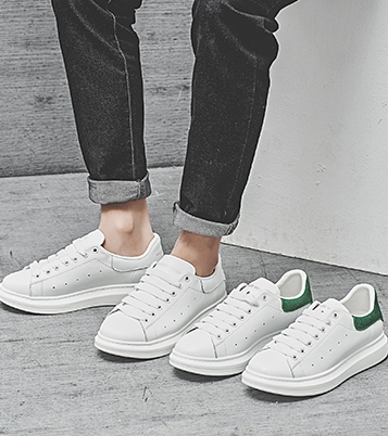 Sneaker trắng và xu hướng thời trang đang gây bão gần đây